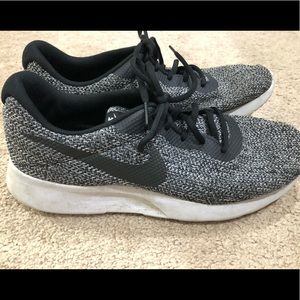 Men’s Nike Tanjun SE, Size 13, Black and White